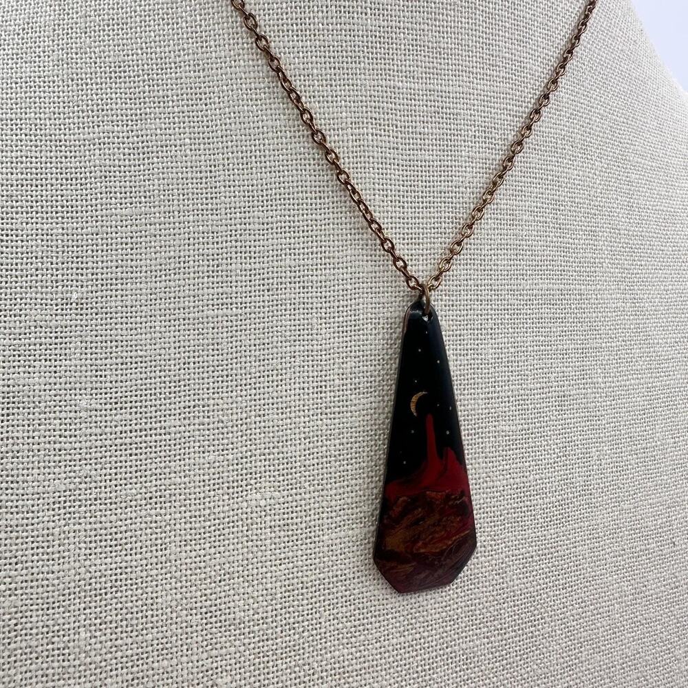 Vintage 90s Desert Moon Pendant Necklace Gold Tone Chain Boho Women's Jewelry - Picture 4 of 9